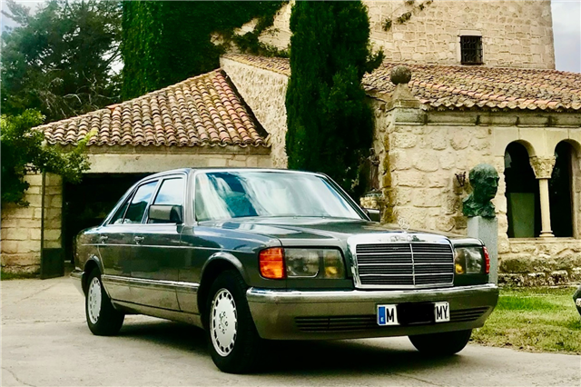 Conducir un coche clásico está de moda.
